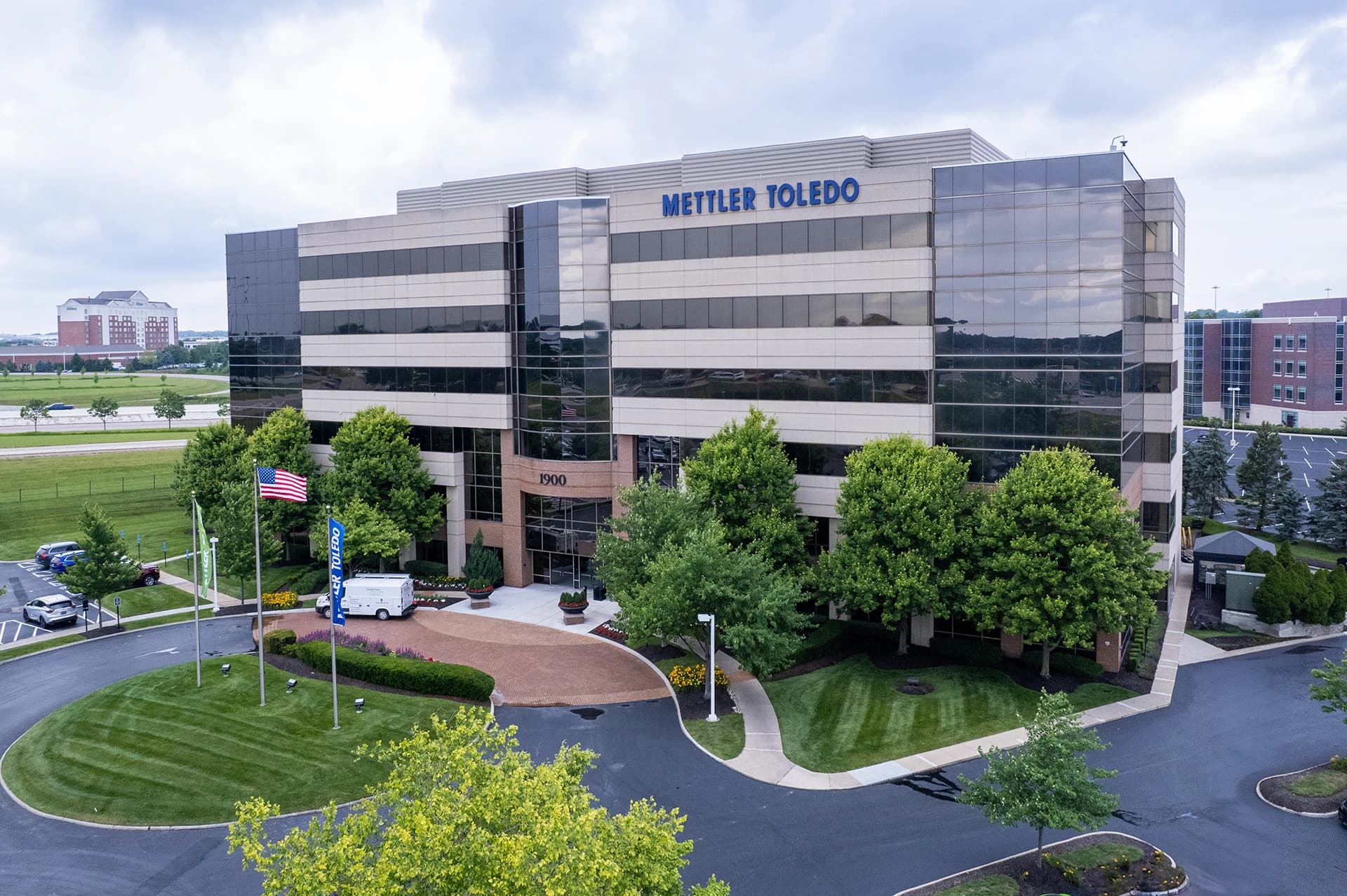 Exterior photo of Mettler Toledo office building